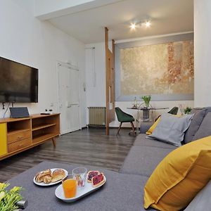 Urbana Delicious Flat
